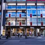 Ci spostiamo ora in corso Vittorio Emanuele, l� dove dal 1961 si staglia Palazzo Borea, opera degli architetti Vittorio Chiaia e Massimo Napolitano
